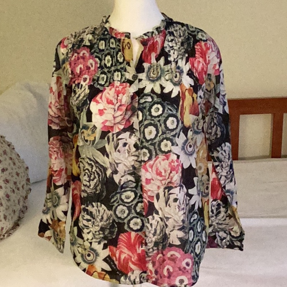 Burberry children’s floral button-up blouse size 12Y.